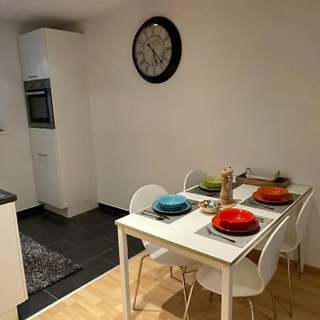 Gemuetliche An Bester Lage Im Kreis 4 Apartment